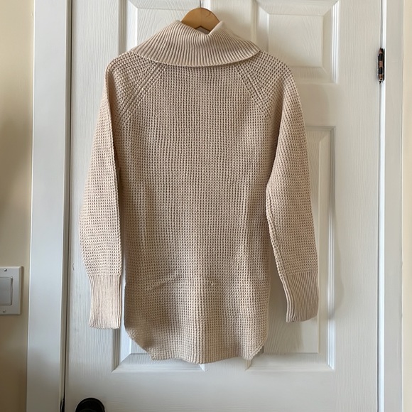 Cloth cream colored tunic sweater - Picture 9 of 9